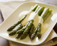 Asparagus with hollandaise sauce